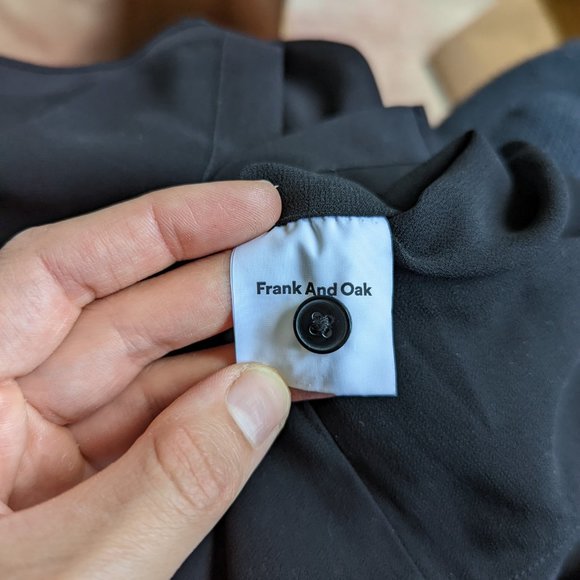 Frank and Oak black cross-strap button-front tank top - Picture 6 of 7